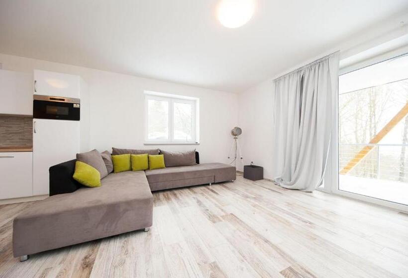 デラックストリプルルーム, Four Seasons In Benecko