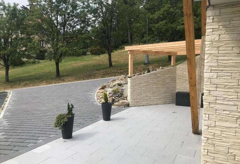 デラックスビラの１ベッドルーム, Four Seasons In Benecko