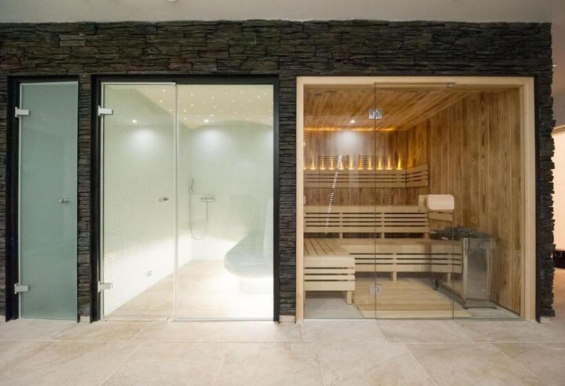 デラックストリプルルーム, Four Seasons In Benecko