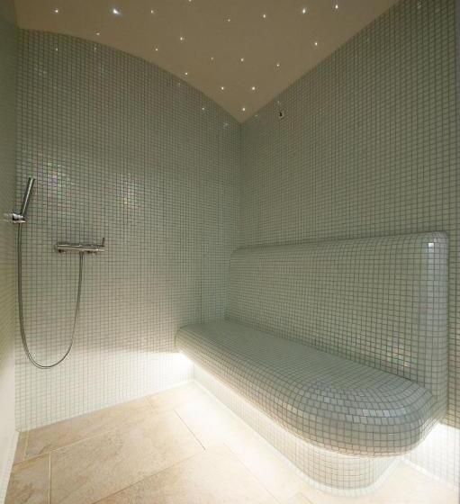 デラックストリプルルーム, Four Seasons In Benecko