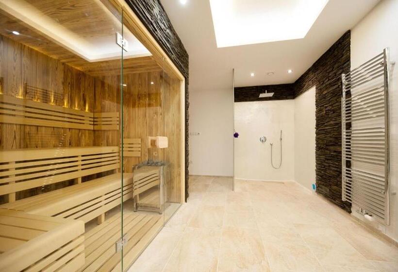 デラックストリプルルーム, Four Seasons In Benecko