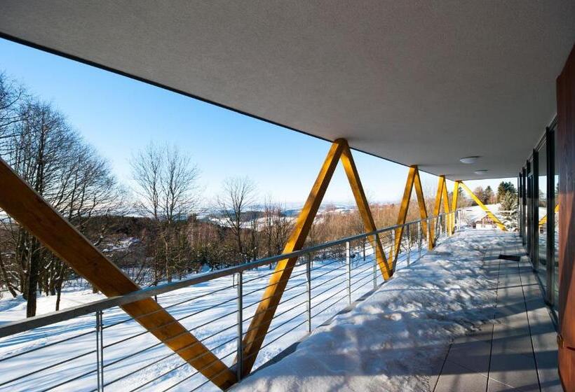 デラックストリプルルーム, Four Seasons In Benecko