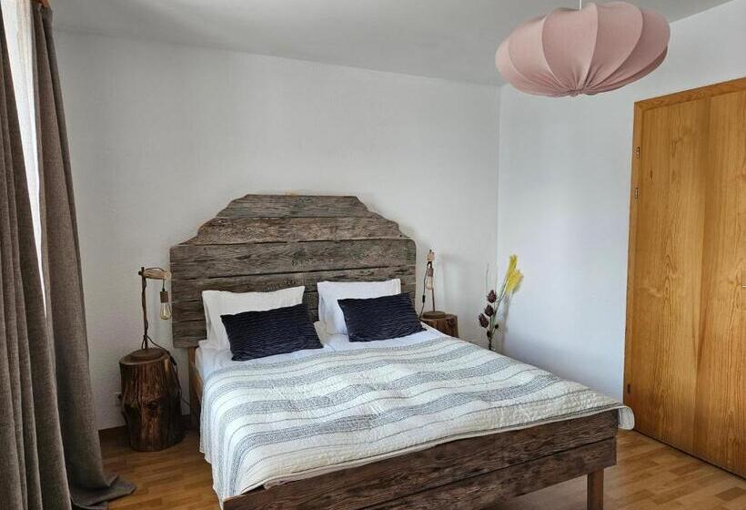 Номер Стандарт Трехместный, Hôtel Restaurant Du Marchairuz