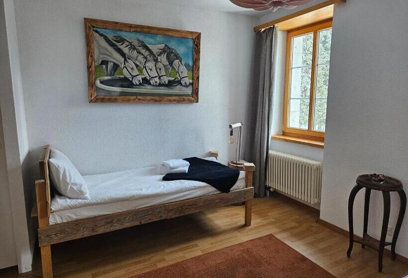 Номер Стандарт Трехместный, Hôtel Restaurant Du Marchairuz