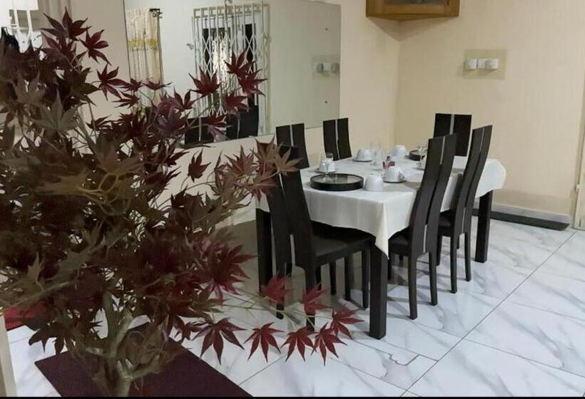 ویلای 3 خوابه, Marrets International Villa