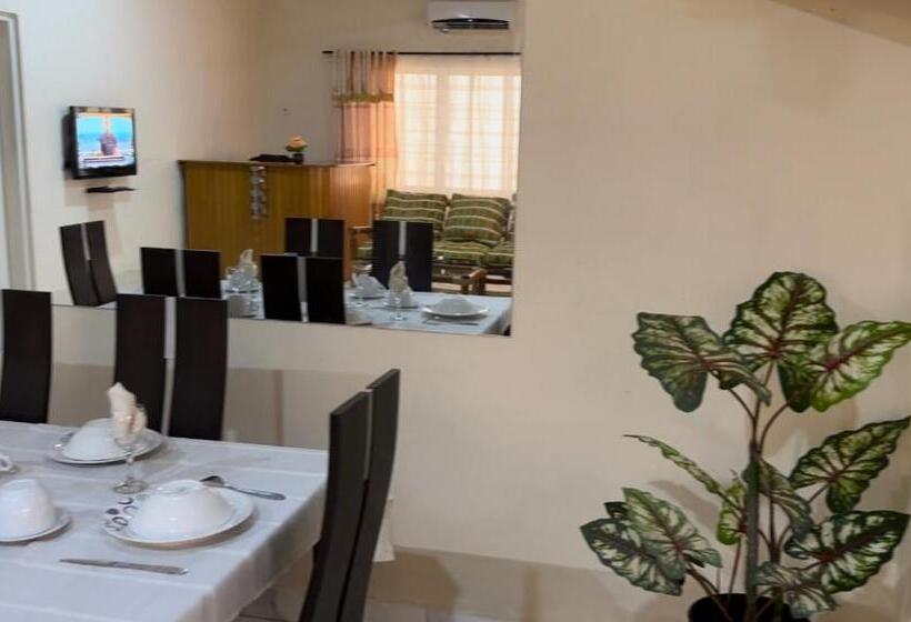 ویلای 3 خوابه, Marrets International Villa