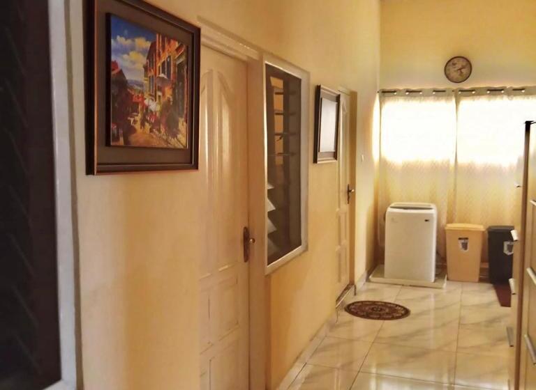 اتاق لوکس با تخت بزرگ, Marrets International Villa