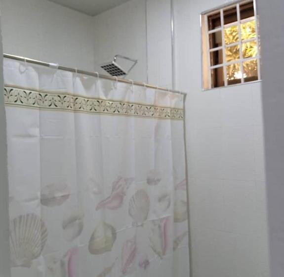 اتاق لوکس با تخت بزرگ, Marrets International Villa