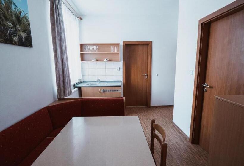 스탠다드 룸, Pelikan Purkarec