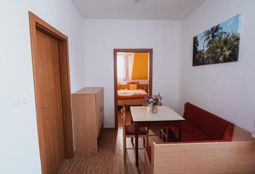 스탠다드 룸, Pelikan Purkarec