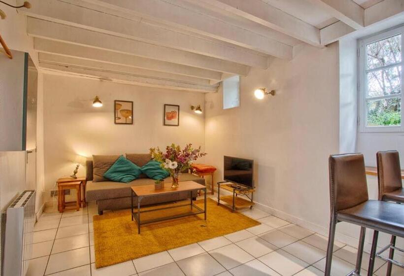 1ベッドルームハウス, The Castle House