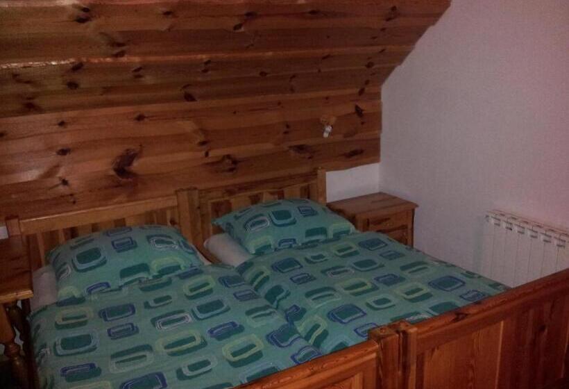 اتاق استاندارد چهار تخته, Turistična Kmetija Zgornji Zavratnik