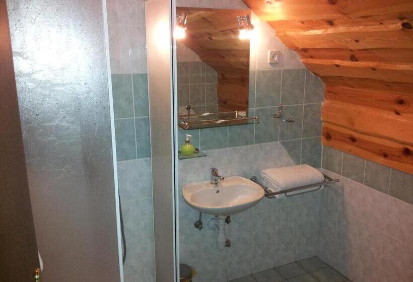 اتاق استاندارد چهار تخته, Turistična Kmetija Zgornji Zavratnik