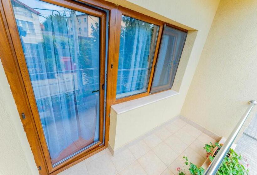 اتاق استاندارد با بالکن, Vila Babai