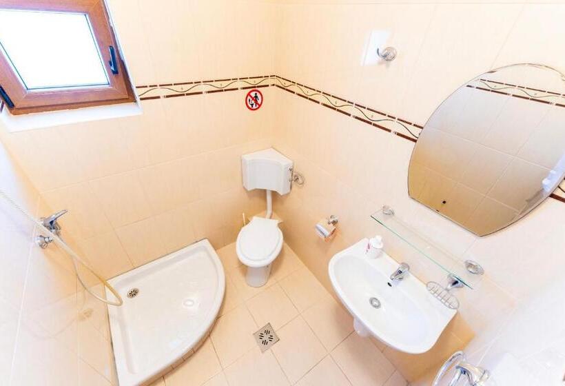 اتاق استاندارد با بالکن, Vila Babai