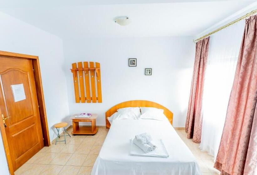 اتاق استاندارد چهارنفره با بالکن, Vila Babai