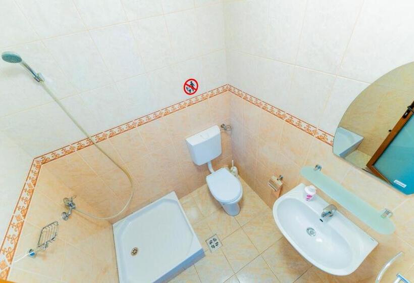 اتاق استاندارد چهارنفره با بالکن, Vila Babai