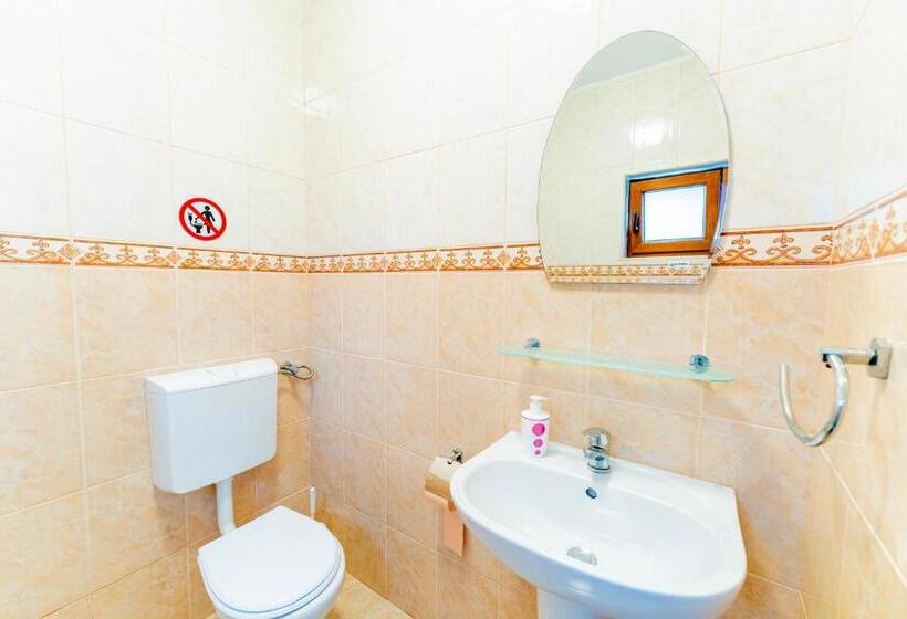 اتاق استاندارد چهارنفره با بالکن, Vila Babai