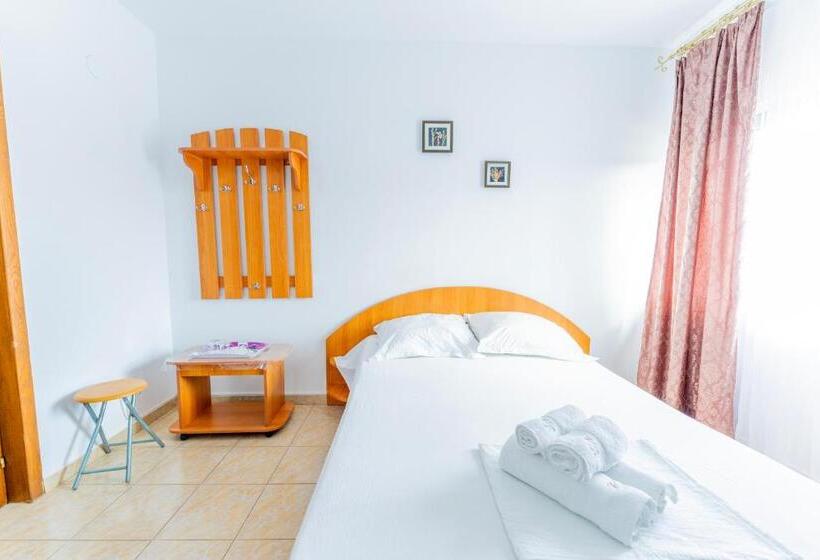 اتاق استاندارد چهارنفره با بالکن, Vila Babai