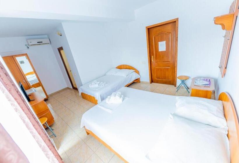 اتاق استاندارد چهارنفره با بالکن, Vila Babai