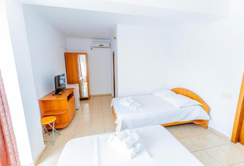 اتاق استاندارد چهارنفره با بالکن, Vila Babai