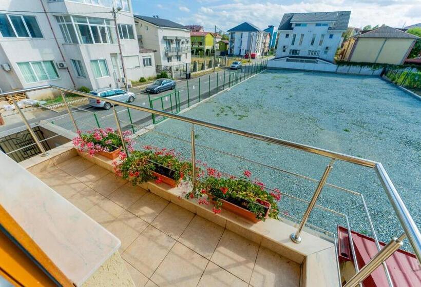 اتاق استاندارد چهارنفره با بالکن, Vila Babai