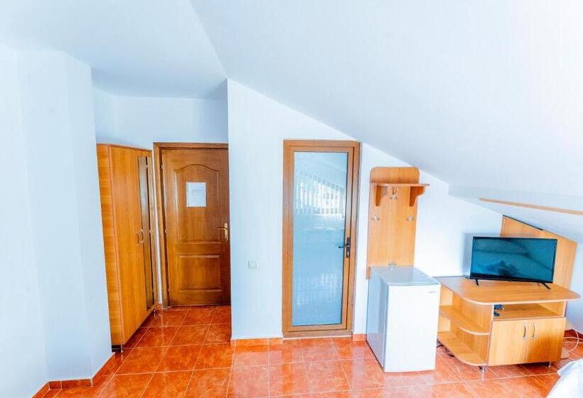 اتاق خانوادگی, Vila Babai