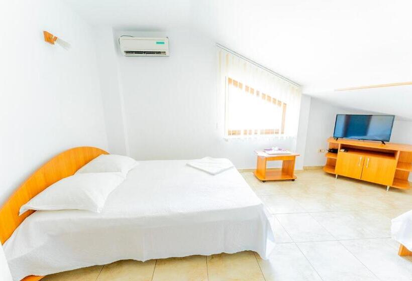 اتاق خانوادگی, Vila Babai