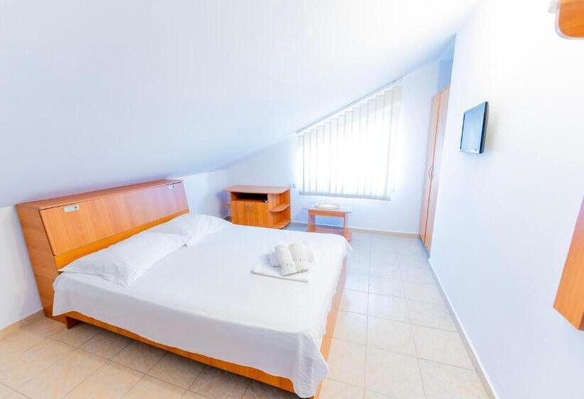 اتاق اکونومی, Vila Babai