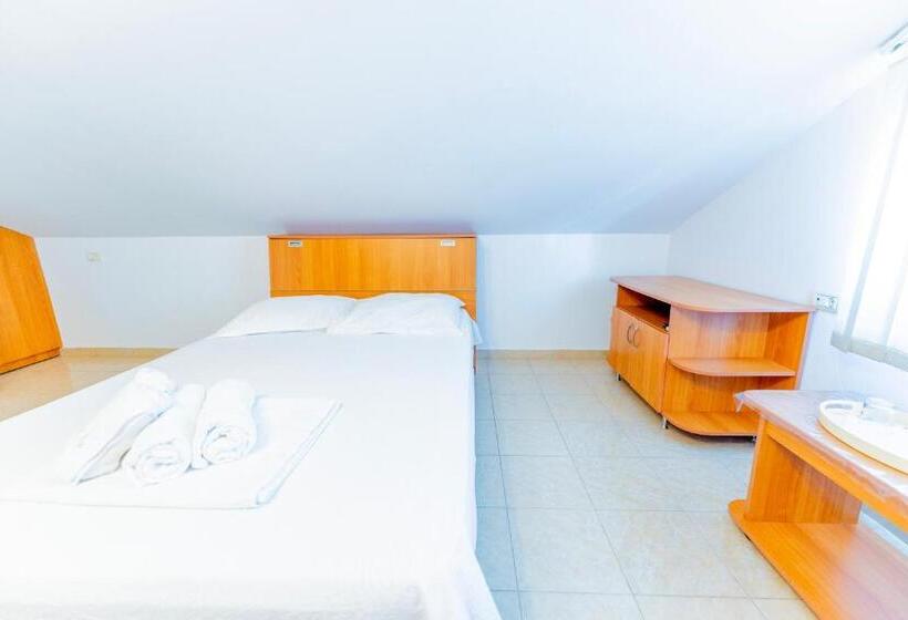 اتاق اکونومی, Vila Babai