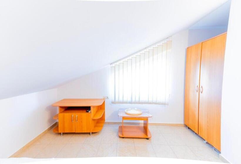 اتاق اکونومی, Vila Babai