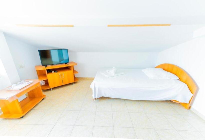 Economy Triple Room, Vila Babai