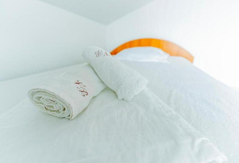 Economy Triple Room, Vila Babai