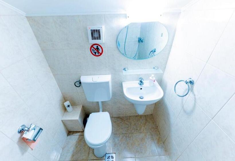 Economy Triple Room, Vila Babai