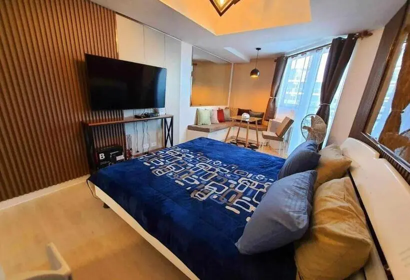 سوئیت با تخت بزرگ, Azure North Executive Suite