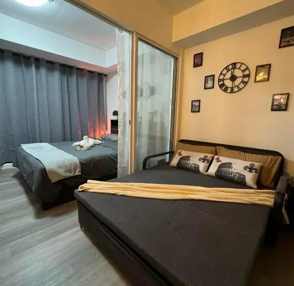 اتاق استاندارد با چشم‌انداز استخر, Happy Staycation In Azure Urban Resort Spacious Family Room Near Sm Bicutan And Manila Airport