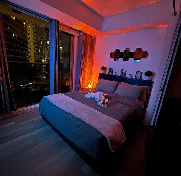 اتاق استاندارد با چشم‌انداز استخر, Happy Staycation In Azure Urban Resort Spacious Family Room Near Sm Bicutan And Manila Airport