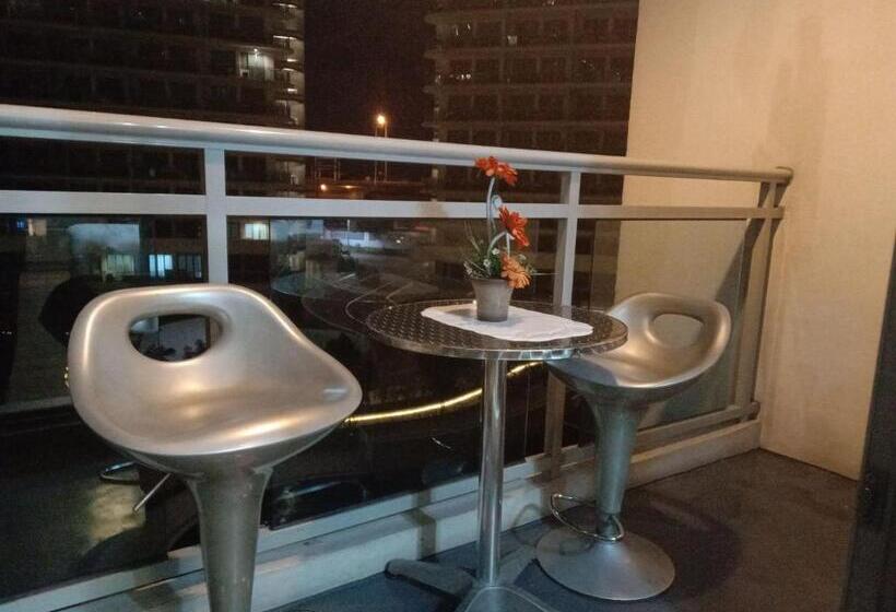 דירה בת חדר שינה 1 עם מרפסת, Azure Urban Residence A11 Near Airport And Sm Bicutan+ Free Wifi
