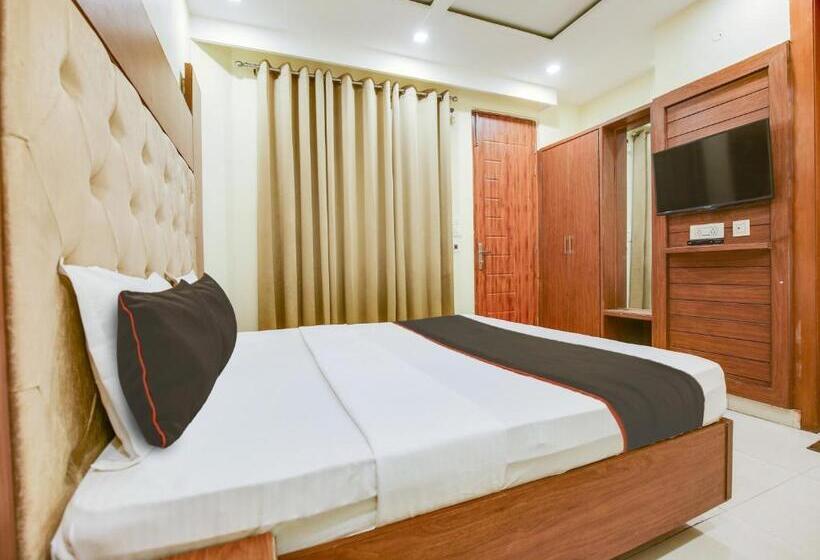 חדר קלאסי לשלושה, Collection O Ignis