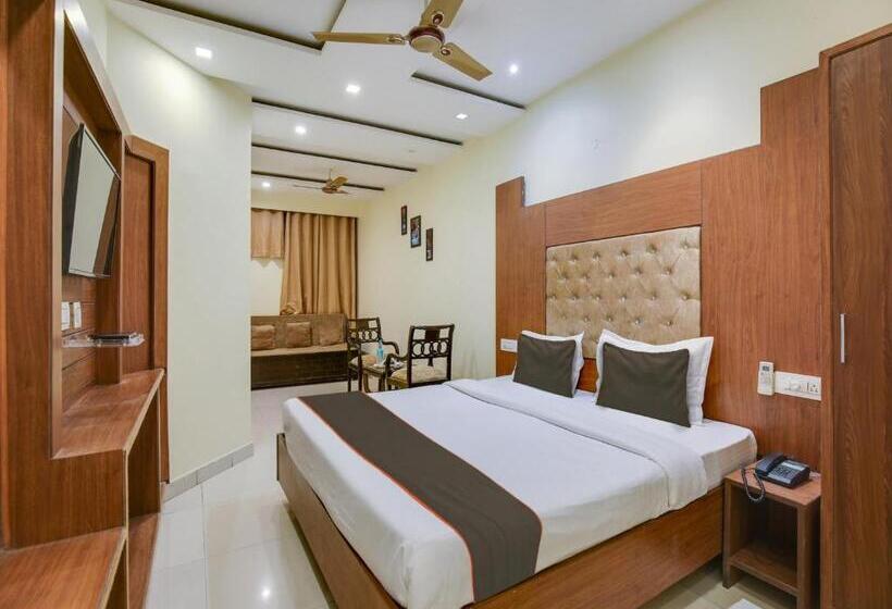 חדר קלאסי לשלושה, Collection O Ignis