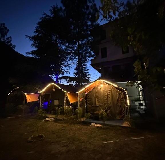 Tienda Estándar, Asher Woods