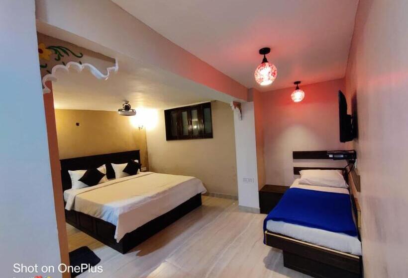 Номер Стандарт Трехместный, Hill Side Cottage,mount Abu