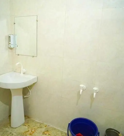 Deluxe Kolmen Hengen Huone, Oyo The Manvi