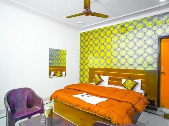 Classic Kolmen Hengen Huone, Oyo The Manvi