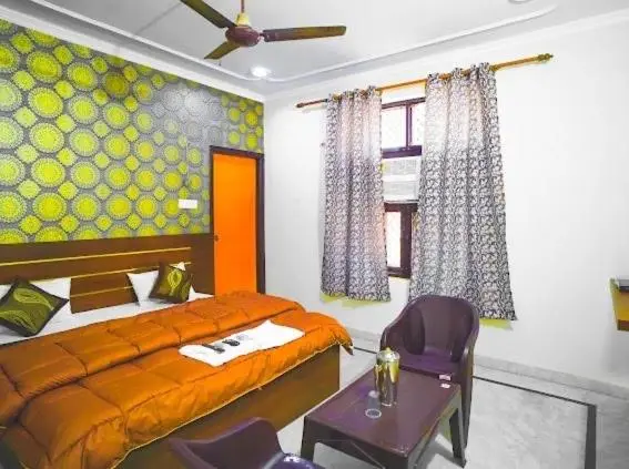 Classic Kolmen Hengen Huone, Oyo The Manvi