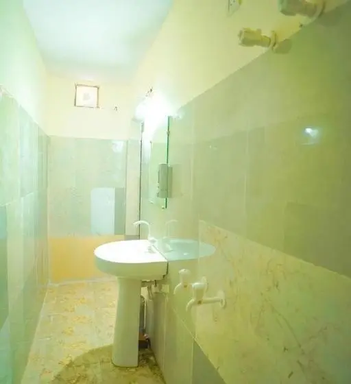 Deluxe Kolmen Hengen Huone, Oyo The Manvi