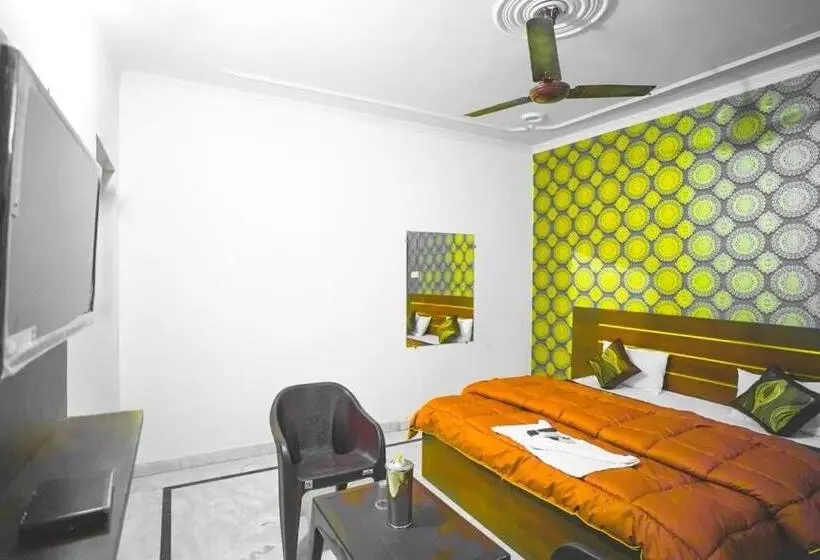 Deluxe Kolmen Hengen Huone, Oyo The Manvi