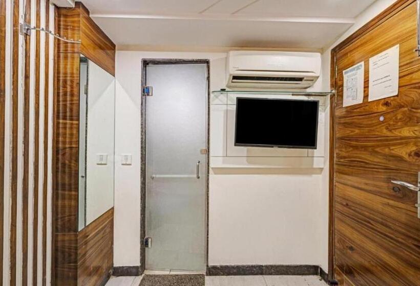 חדר סטנדרט, Prime Cashew & Paradise International Walking Distance Railway Station