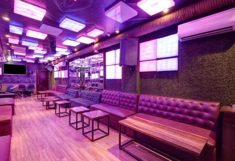 חדר סטנדרט, Prime Cashew & Paradise International Walking Distance Railway Station