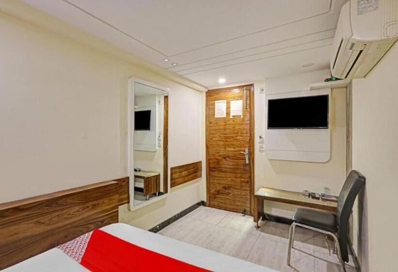 חדר סטנדרט, Prime Cashew & Paradise International Walking Distance Railway Station